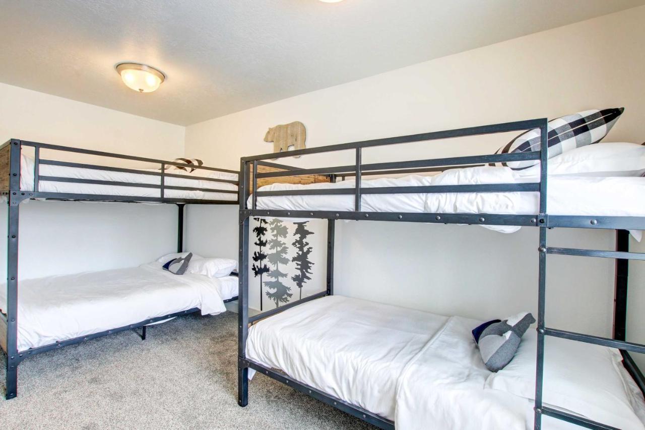 Family-Friendly Bear Lake Vacation Rental ガーデンシティ エクステリア 写真